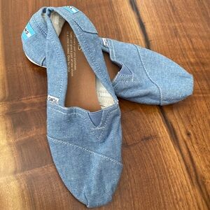 Toms size W8, Slipon